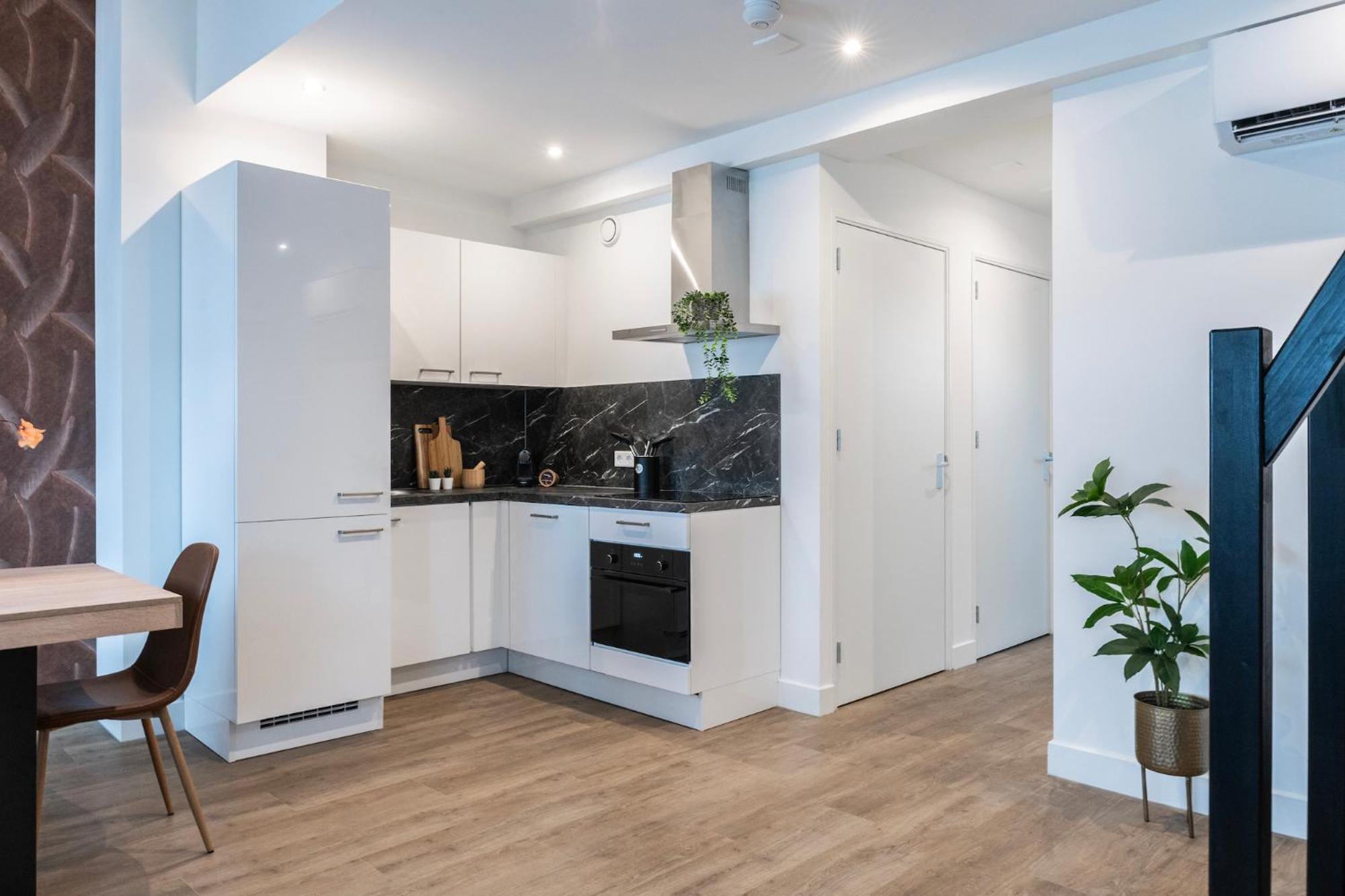 6-Bed Aircon House Diaz 60M2, Many Bedrooms Тилбург Экстерьер фото