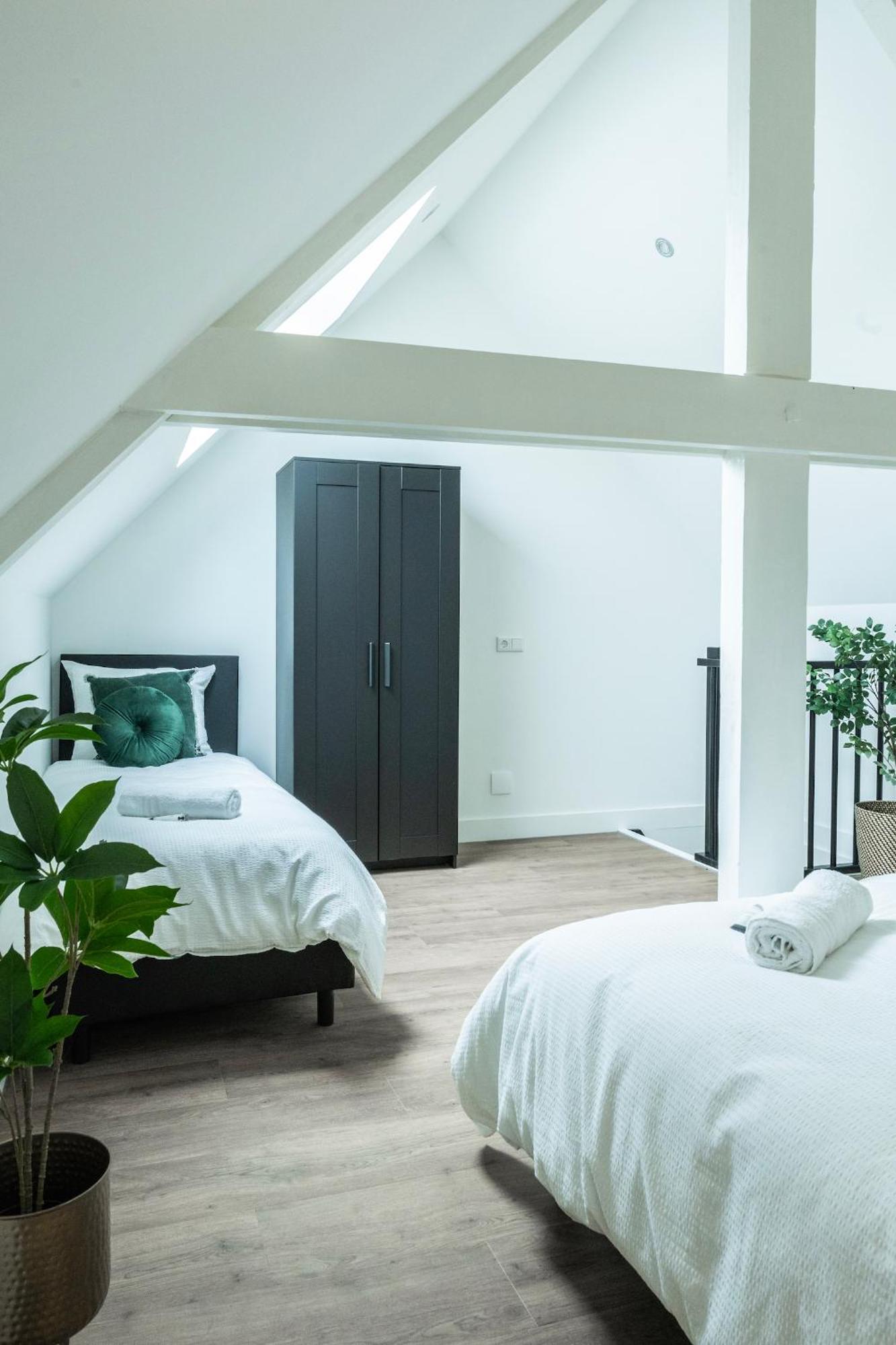 6-Bed Aircon House Diaz 60M2, Many Bedrooms Тилбург Экстерьер фото